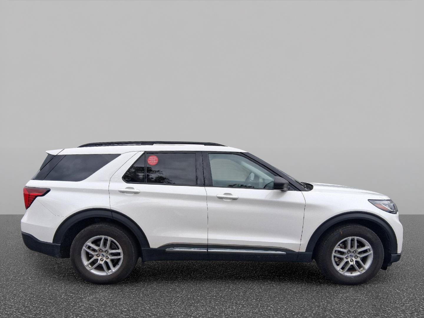 Certified 2025 Ford Explorer Active w/ Active Comfort Package RWD image 4