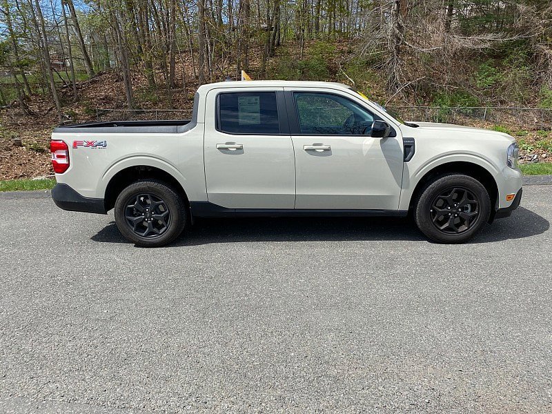 Certified 2024 Ford Maverick Lariat w/ FX4 Off-Road Package AWD/4WD image 6