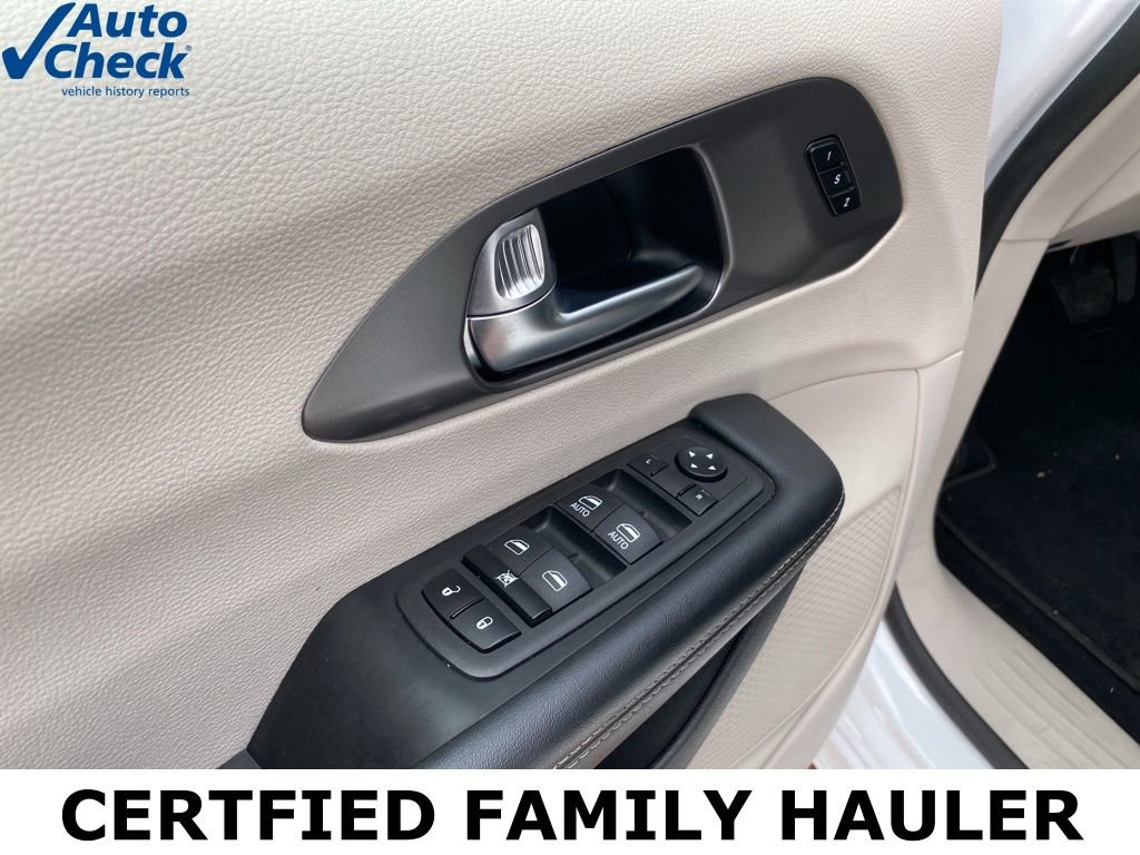 Used 2024 Chrysler Pacifica Touring-L FWD image 26