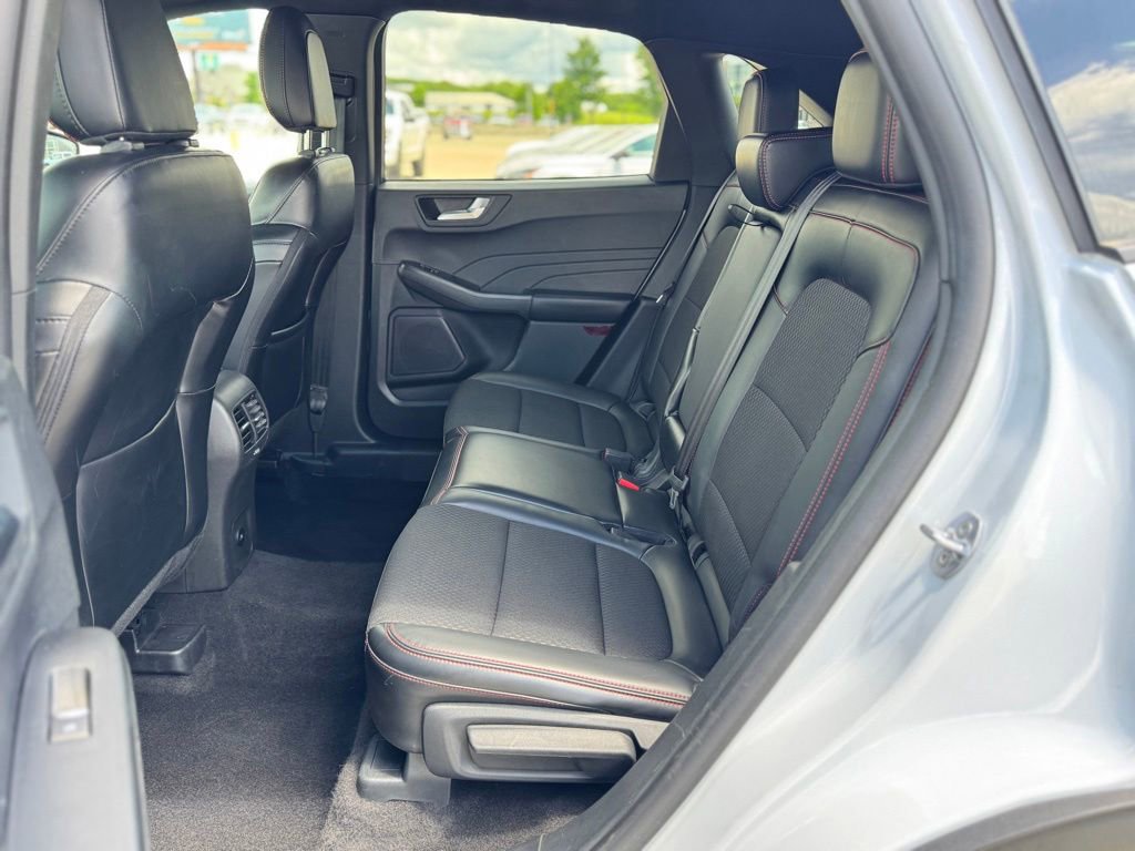 Certified 2025 Ford Escape ST-Line AWD/4WD image 32