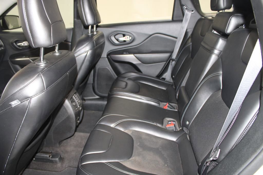 Used 2019 Jeep Cherokee Latitude Plus w/ Comfort/Convenience Group image 24