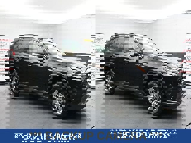 Used 2023 Toyota RAV4 XLE AWD/4WD image 3