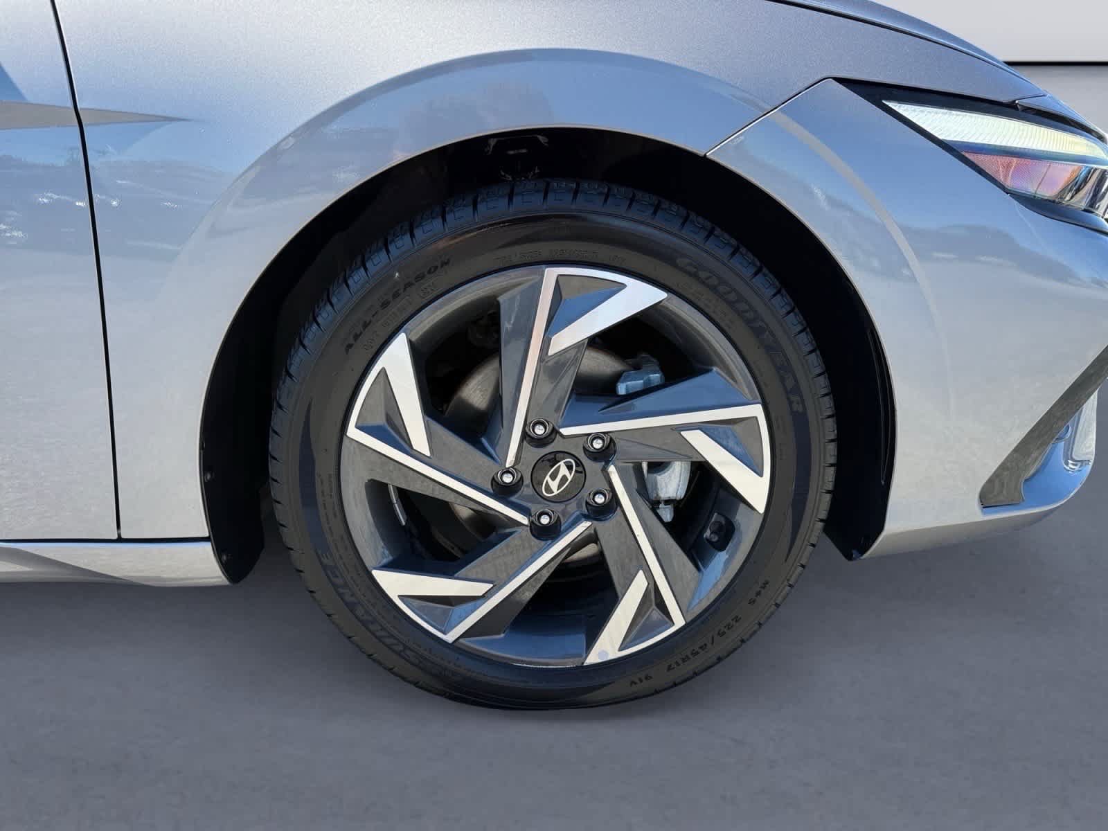 Used 2024 Hyundai Elantra Limited FWD image 9