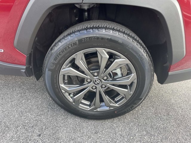 Used 2022 Toyota RAV4 XLE Premium image 11