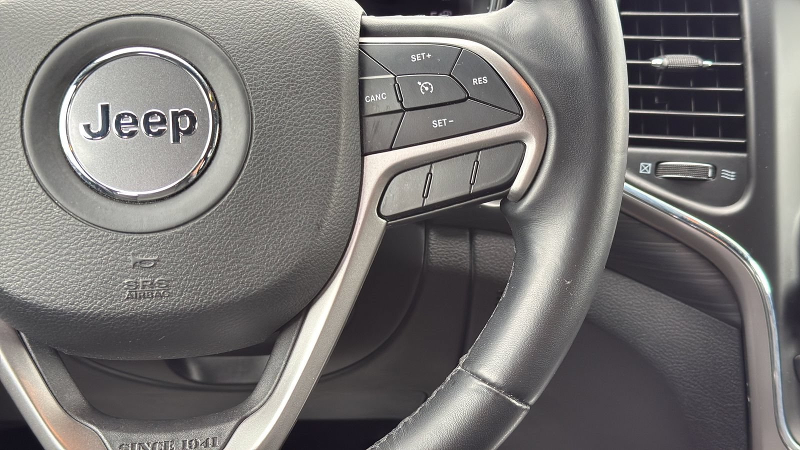 Used 2021 Jeep Grand Cherokee Laredo RWD image 15