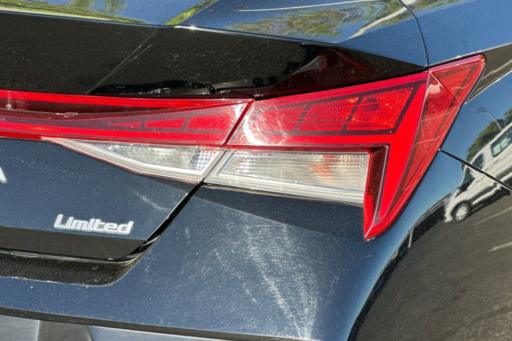 Used 2024 Hyundai Elantra Limited image 9