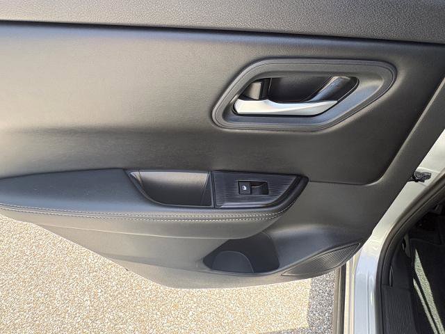 Used 2025 Nissan Rogue SV FWD image 27