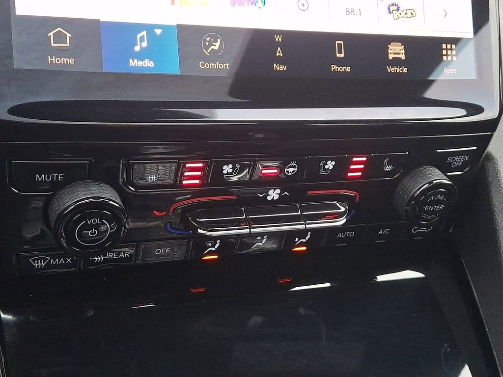 Used 2024 Jeep Grand Cherokee Overland w/ Trailer Tow Package image 16