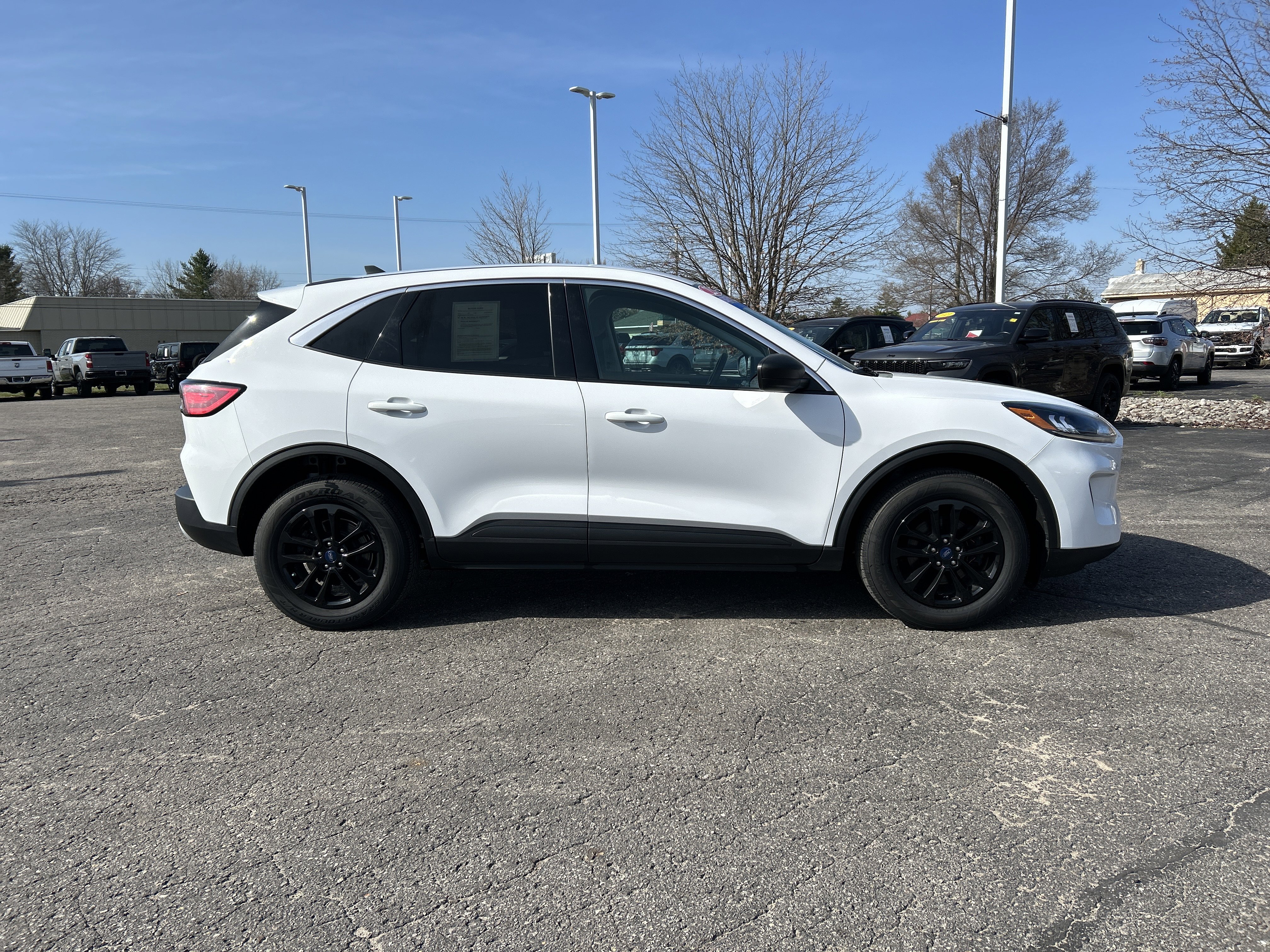 Certified 2022 Ford Escape SE AWD/4WD image 2