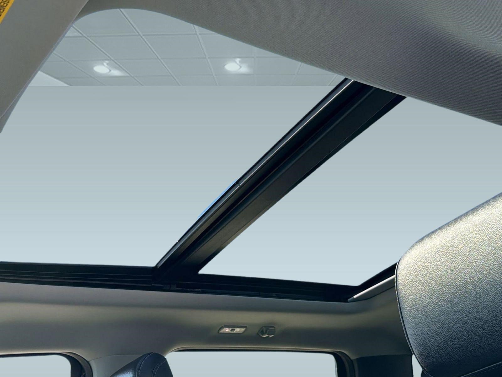 Certified 2024 Ford F250 Lariat w/ Black Appearance Package image 14