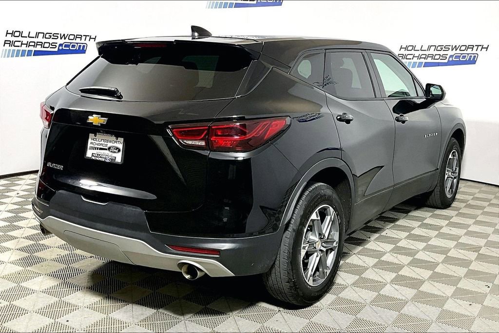 Used 2025 Chevrolet Blazer LT FWD image 9