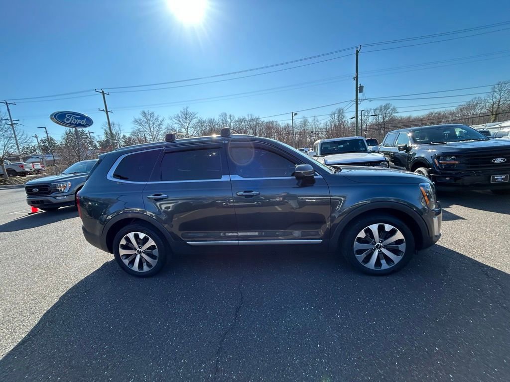 Used 2022 Kia Telluride S image 2
