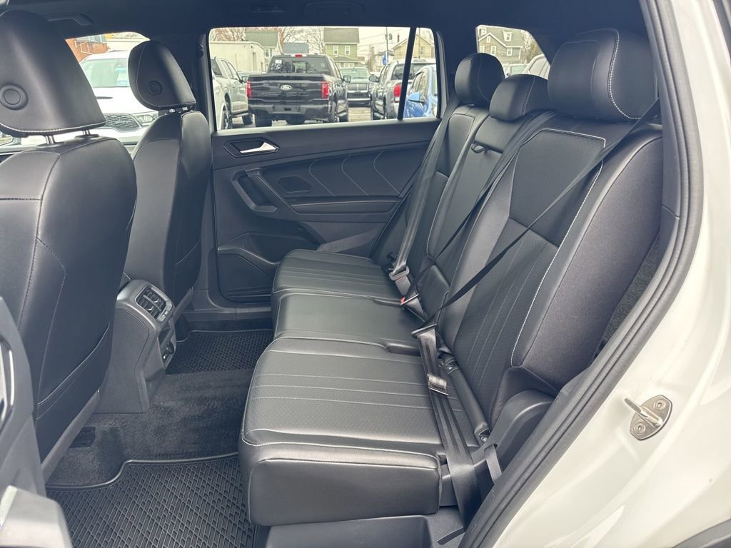 Used 2024 Volkswagen Tiguan SE R-Line image 14