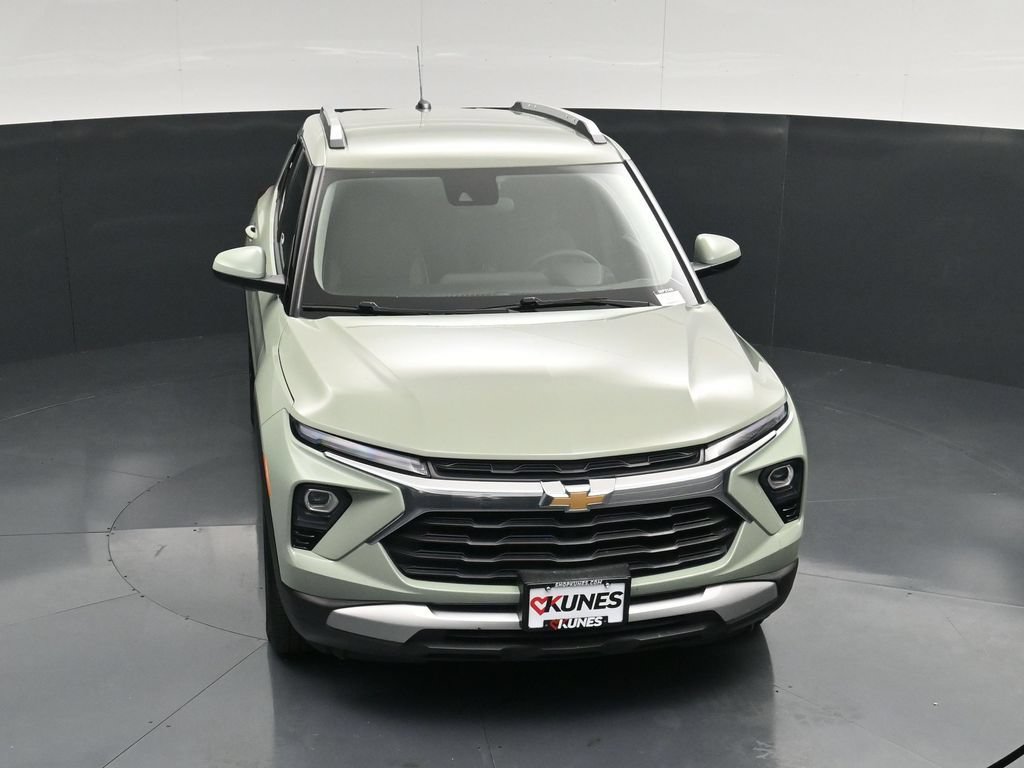 Used 2025 Chevrolet TrailBlazer LT AWD/4WD image 35