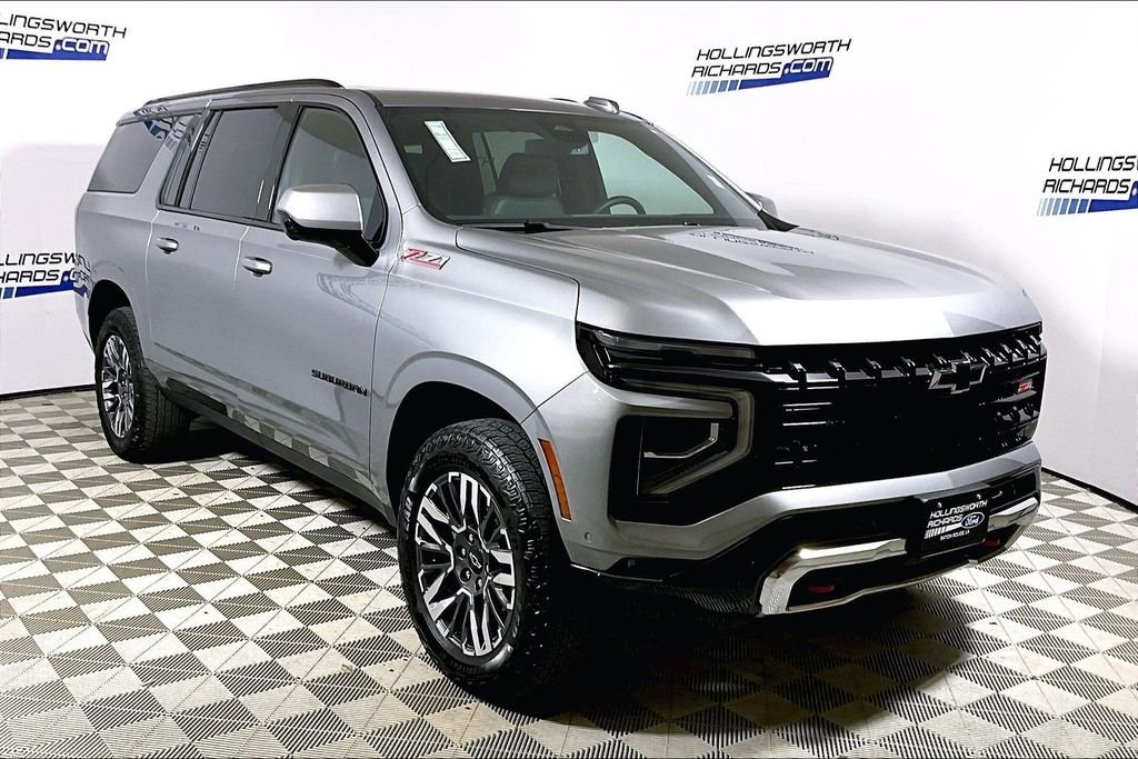 Used 2025 Chevrolet Suburban Z71 image 3
