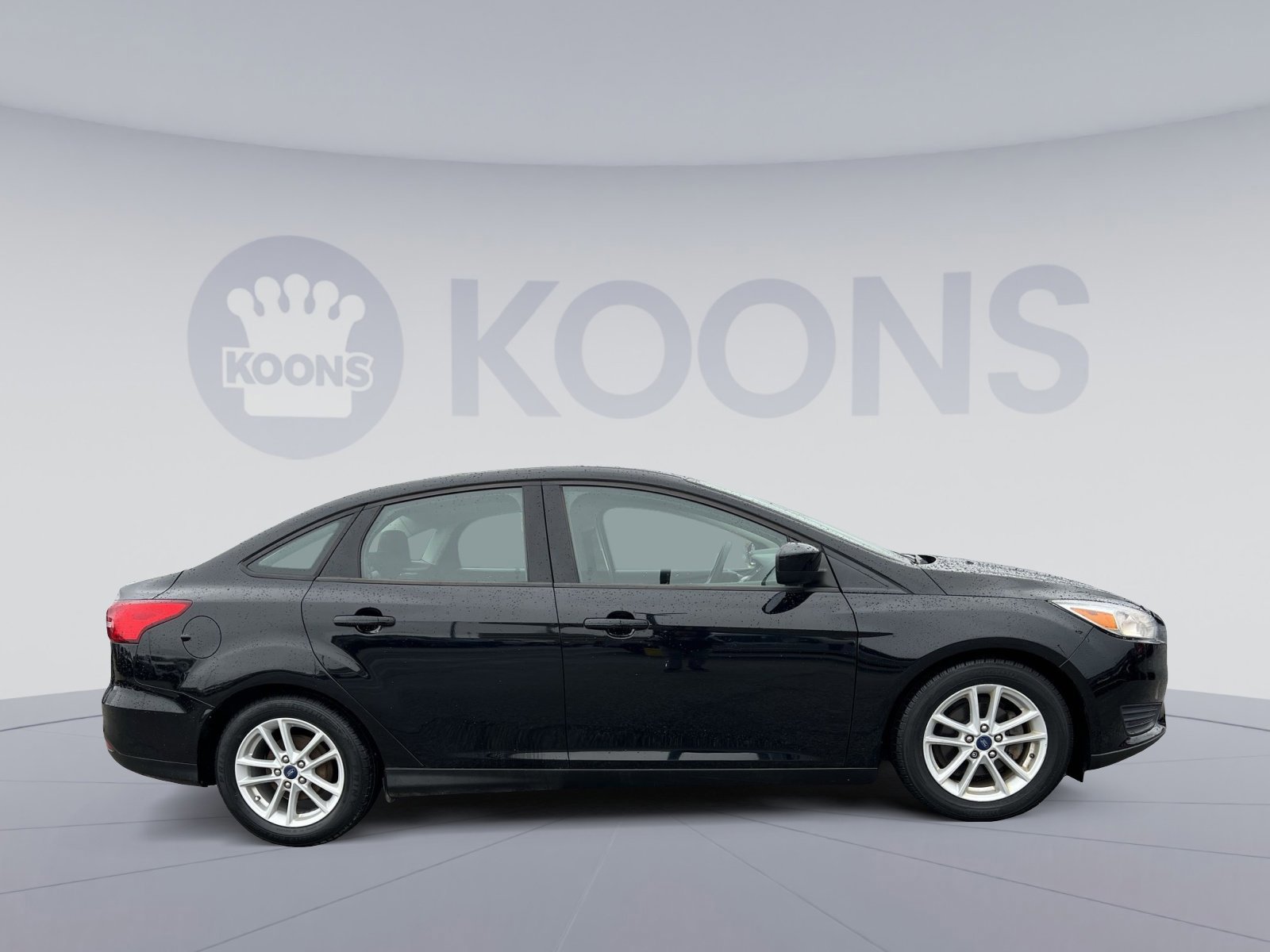 Certified 2018 Ford Focus SE image 2