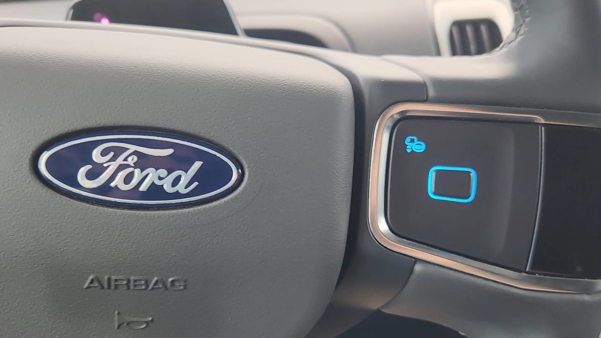 Certified 2025 Ford Expedition Active AWD/4WD image 14