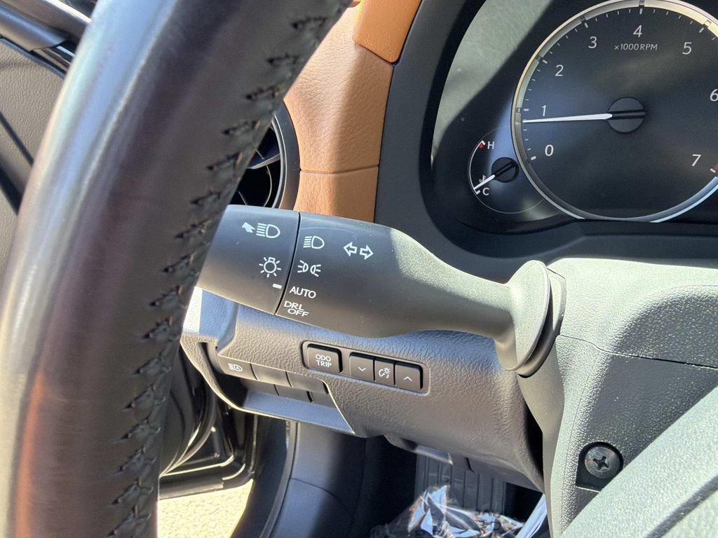 Used 2023 Lexus IS 300 w/ Comfort Package RWD image 30