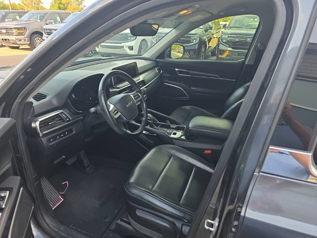 Used 2022 Kia Telluride LX FWD image 3