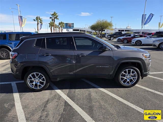 Used 2024 Jeep Compass Latitude image 6