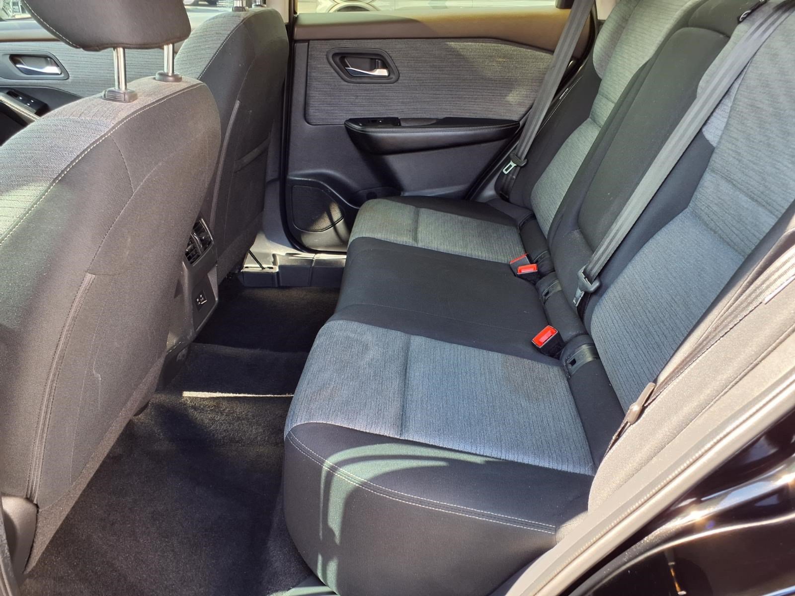 Used 2023 Nissan Rogue SV FWD image 11