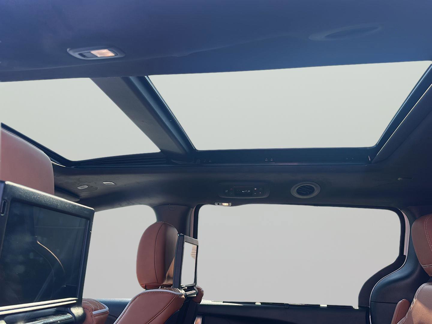 Used 2026 Chrysler Pacifica Pinnacle w/ Trailer Tow Group image 29