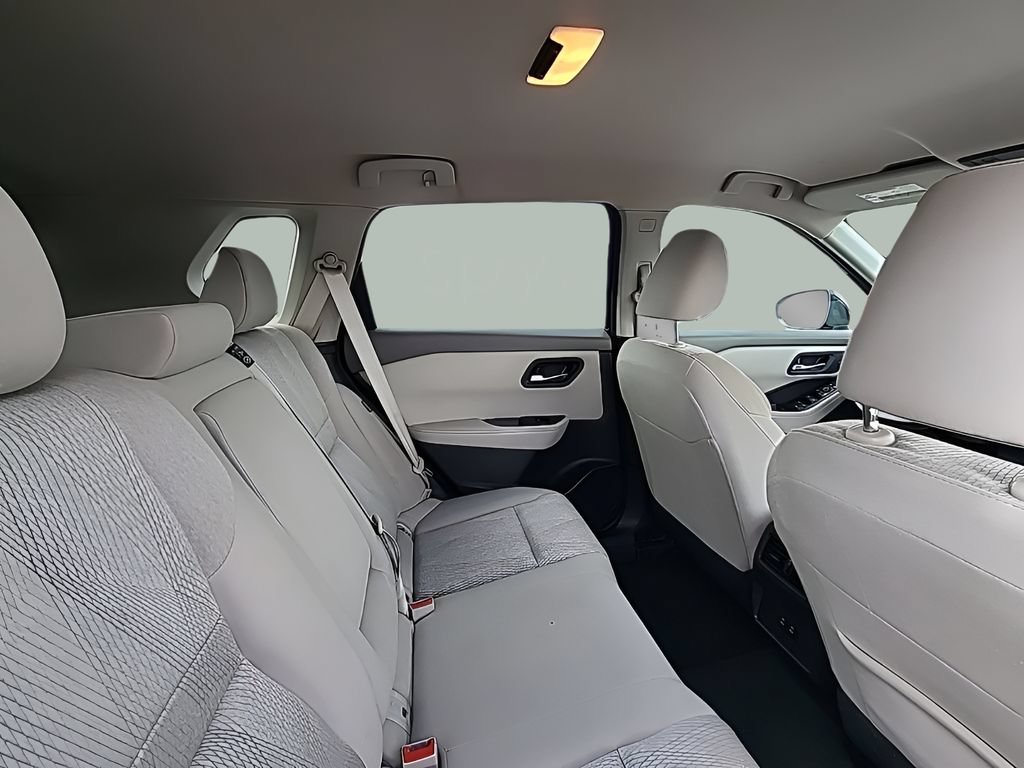 Used 2025 Nissan Rogue SV AWD/4WD image 15