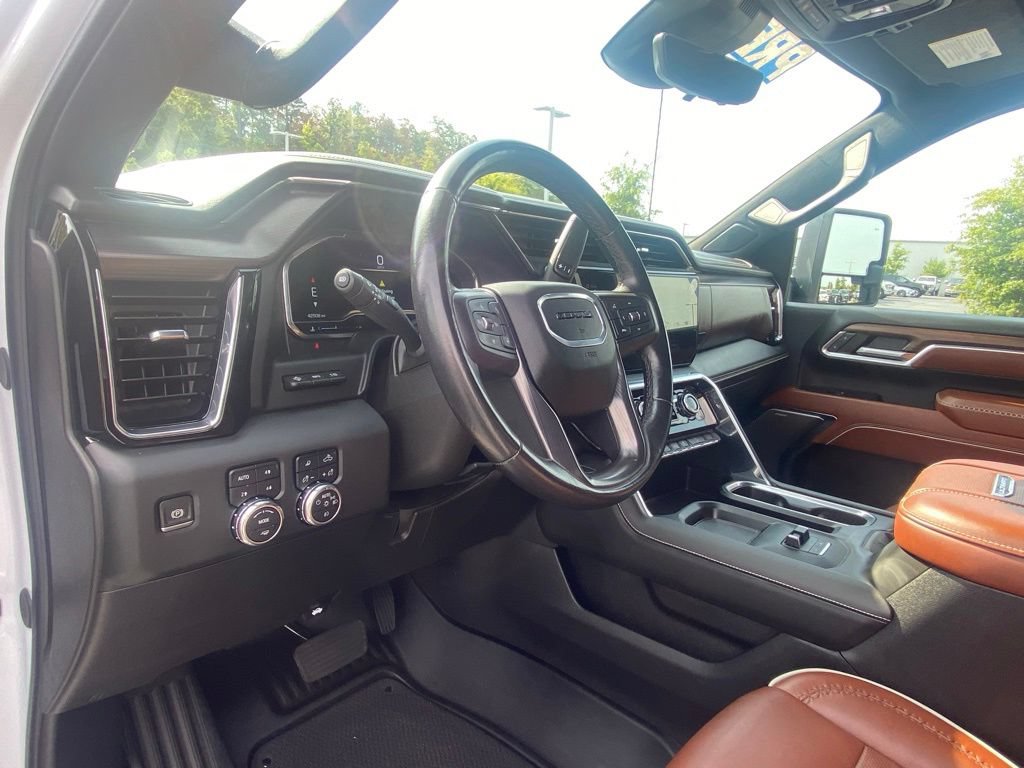 Used 2024 GMC Sierra 2500 Denali Ultimate AWD/4WD image 9