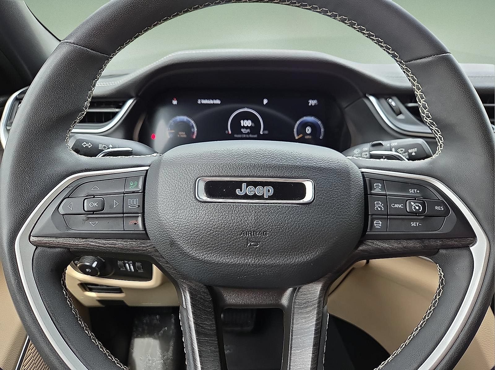 Used 2023 Jeep Grand Cherokee Limited w/ Luxury Tech Group II AWD/4WD image 24
