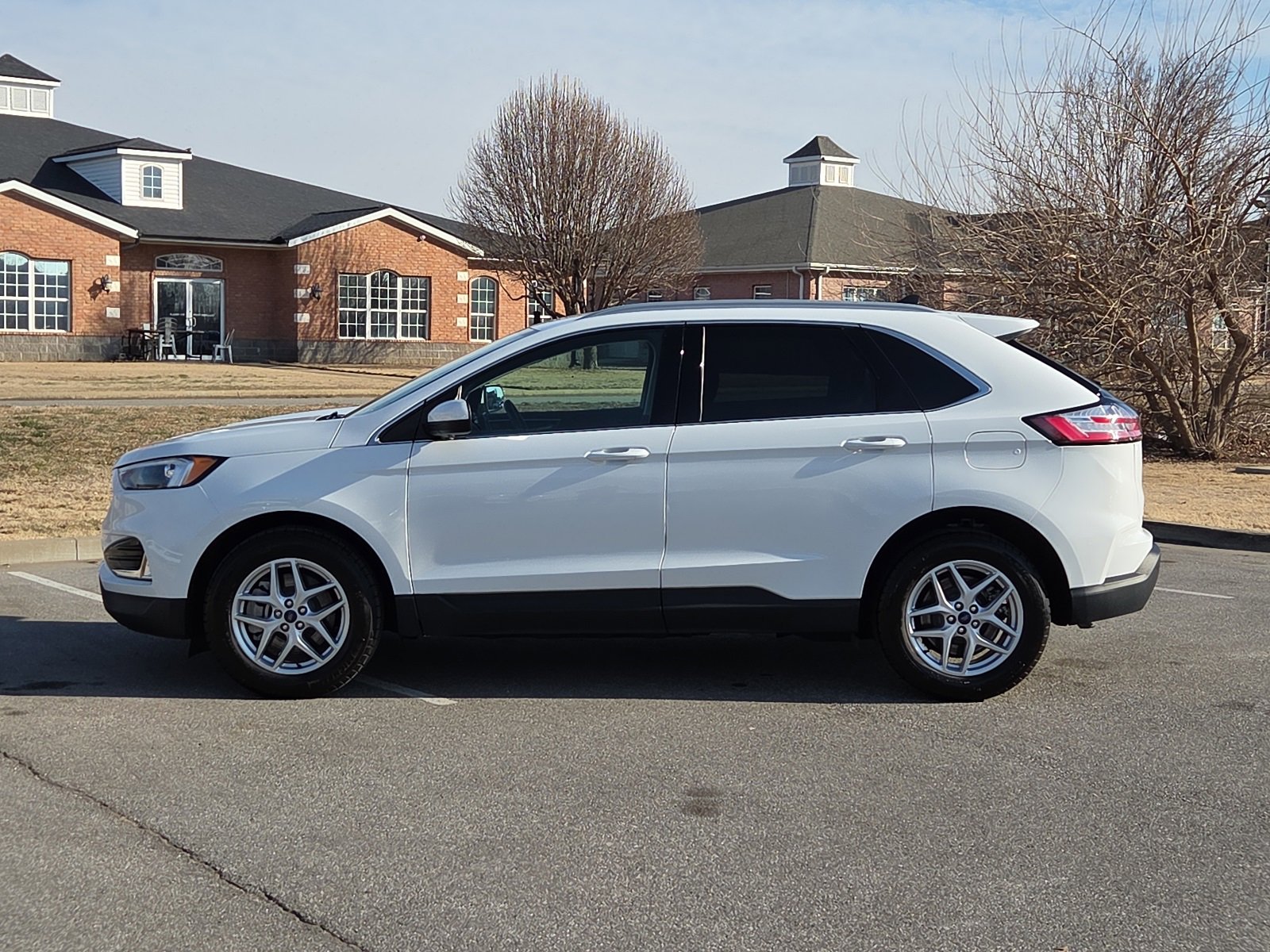 Certified 2022 Ford Edge SEL w/ Convenience Package image 3
