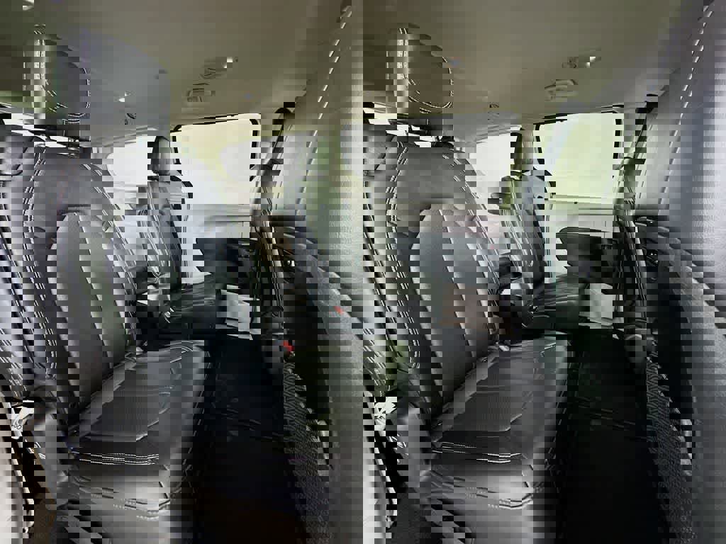 Used 2024 Chrysler Pacifica Touring-L image 32