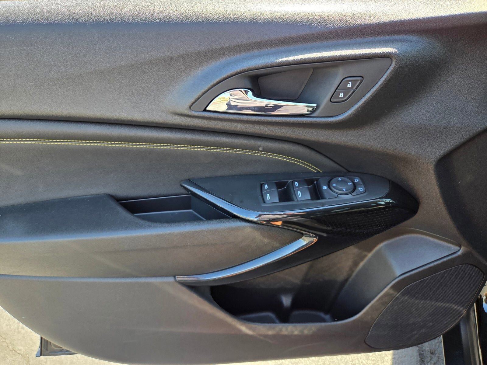 Used 2025 Chevrolet Trax LT image 17