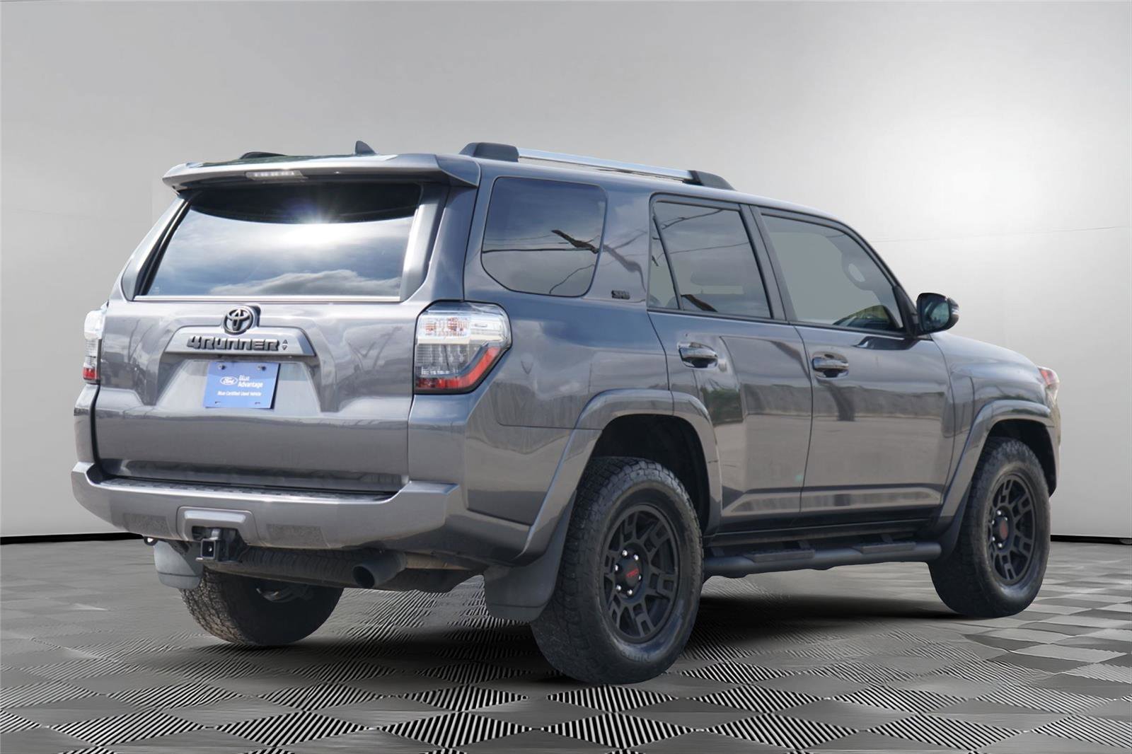 Used 2023 Toyota 4Runner SR5 Premium w/ Moonroof Package RWD image 5