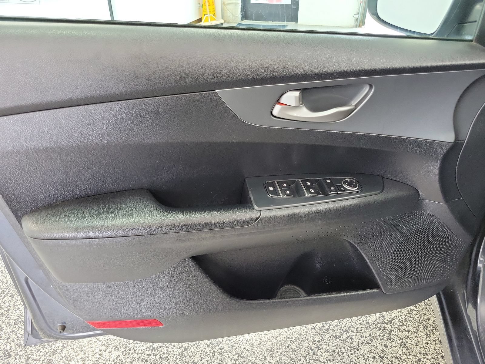 Used 2020 Kia Forte LXS FWD image 6