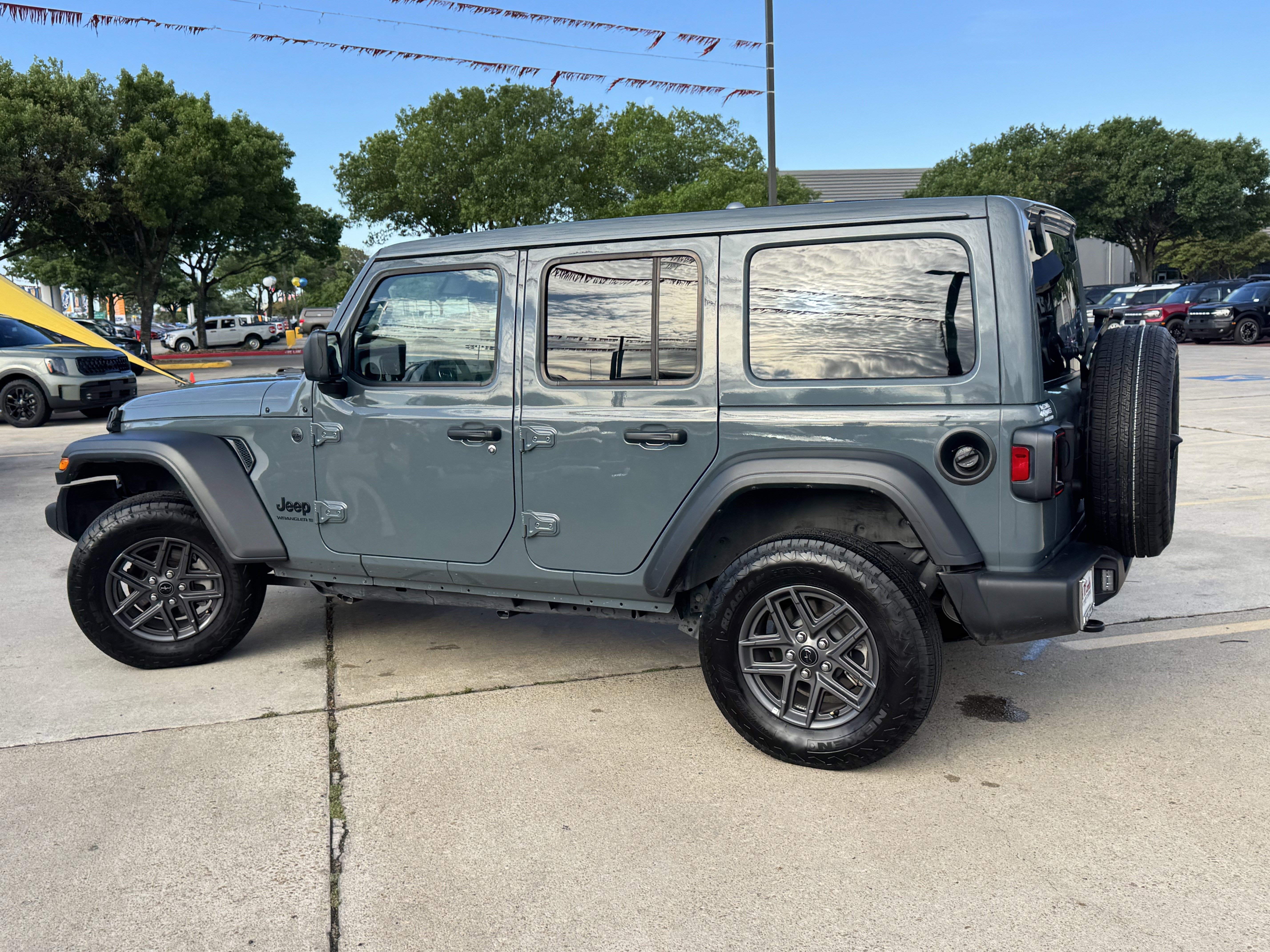 Used 2025 Jeep Wrangler Sport S image 10