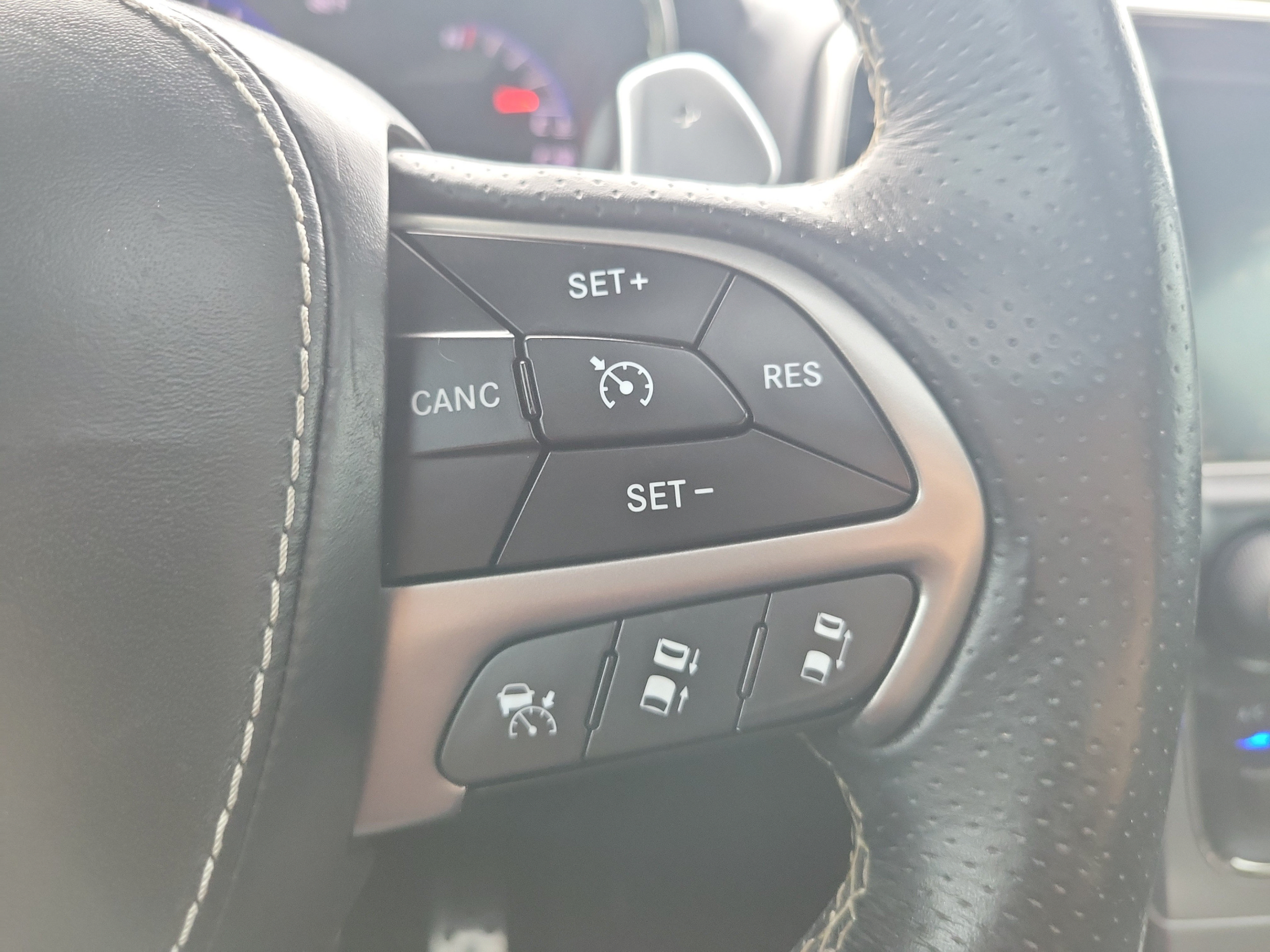 Used 2017 Jeep Grand Cherokee SRT AWD/4WD image 23