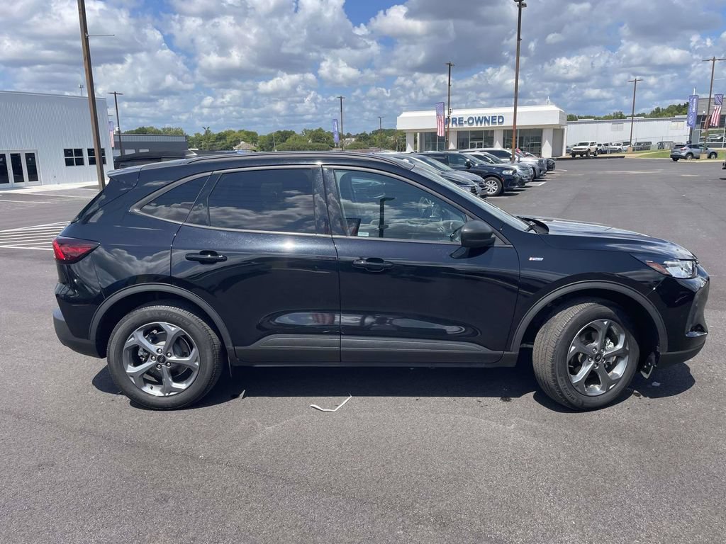 Certified 2025 Ford Escape ST-Line AWD/4WD image 2