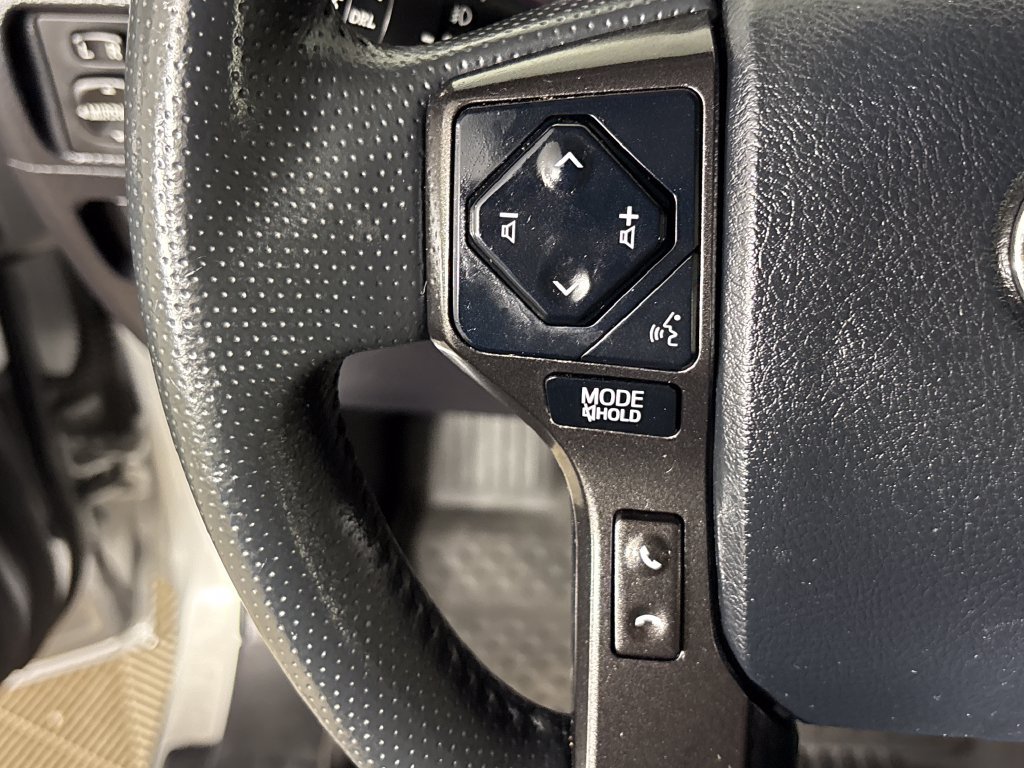 Used 2021 Toyota 4Runner Venture w/ Moonroof Package AWD/4WD image 18