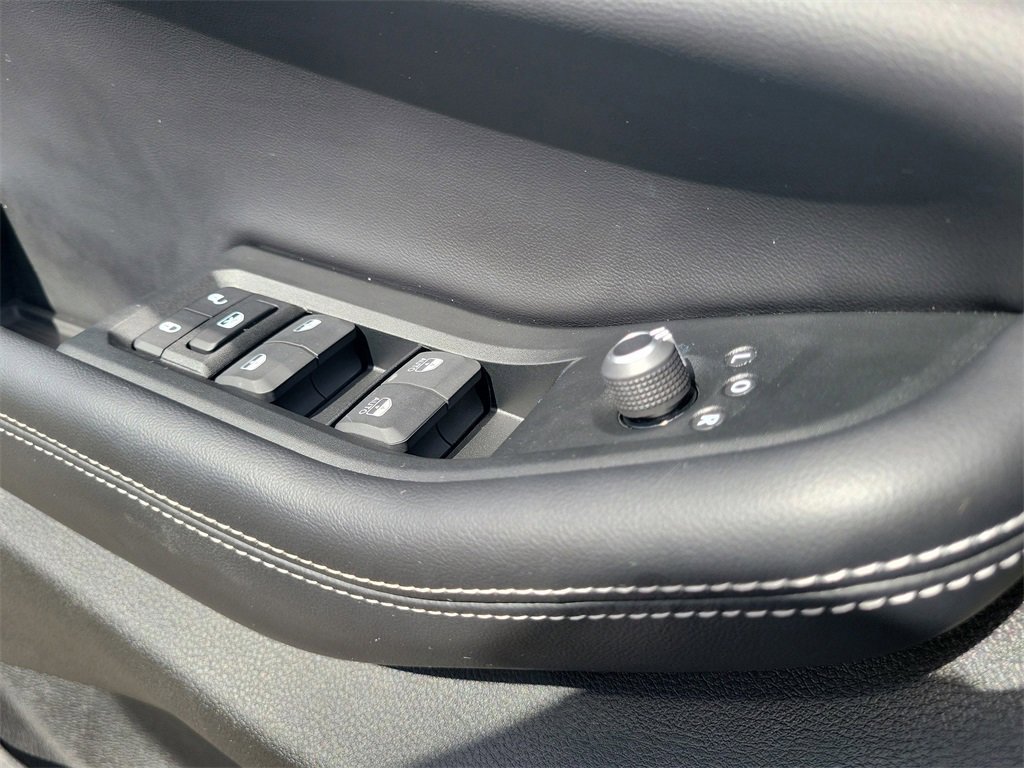 Used 2024 Jeep Grand Cherokee Laredo X image 13