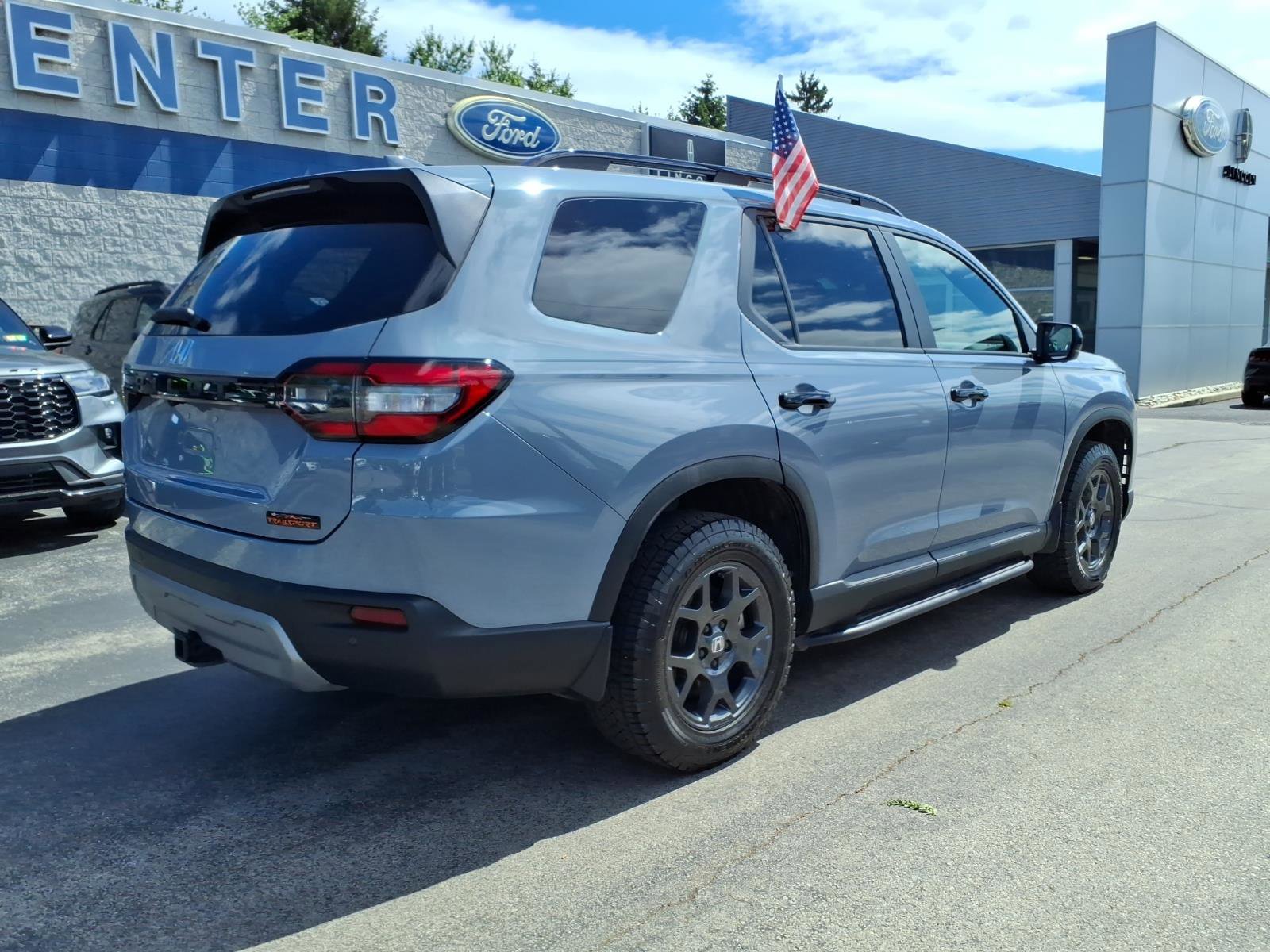 Used 2024 Honda Pilot TrailSport image 3