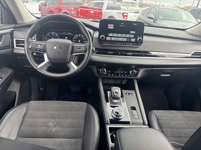 Used 2024 Mitsubishi Outlander 4WD Plug-In Hybrid image 16