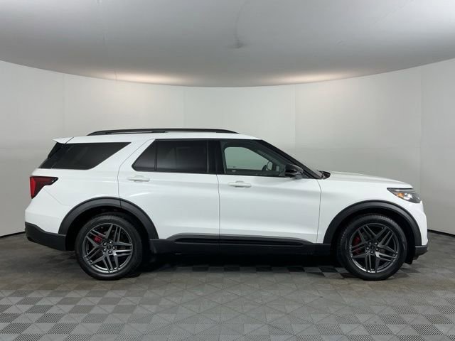 Certified 2025 Ford Explorer ST AWD/4WD image 4