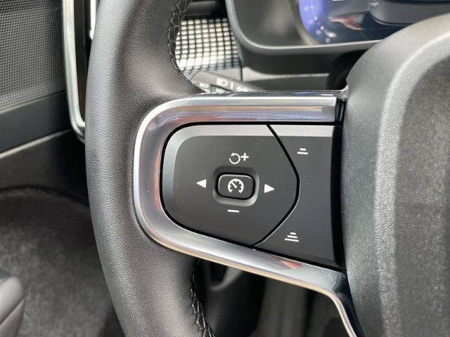 Used 2025 Volvo XC40 B5 Plus AWD/4WD image 13