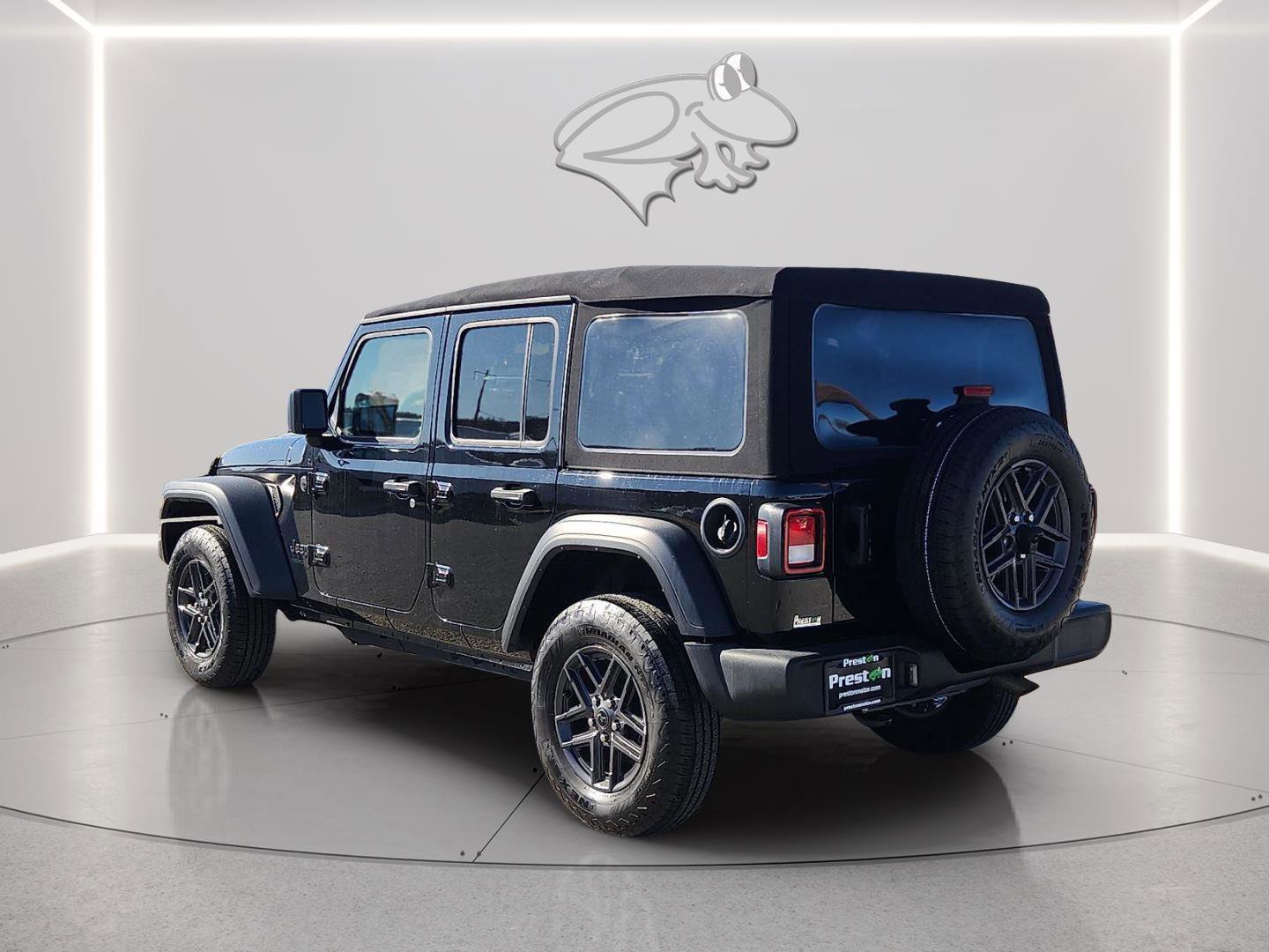 Used 2024 Jeep Wrangler Sport S image 3