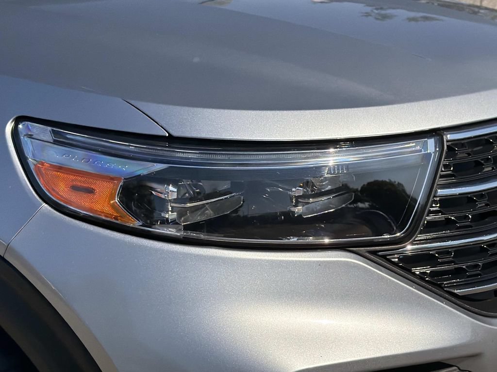 Certified 2024 Ford Explorer XLT RWD image 5
