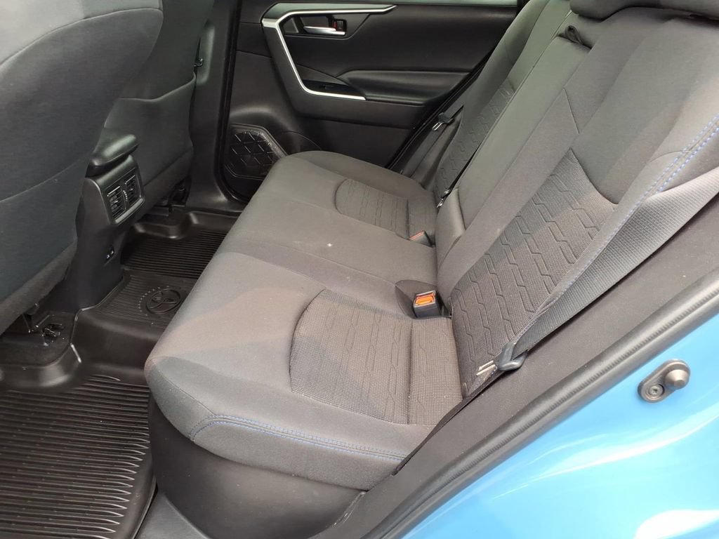 Used 2022 Toyota RAV4 SE w/ Convenience Package AWD/4WD image 10