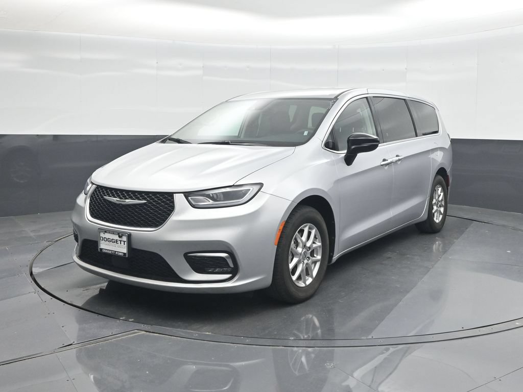 Used 2024 Chrysler Pacifica Touring-L FWD image 1
