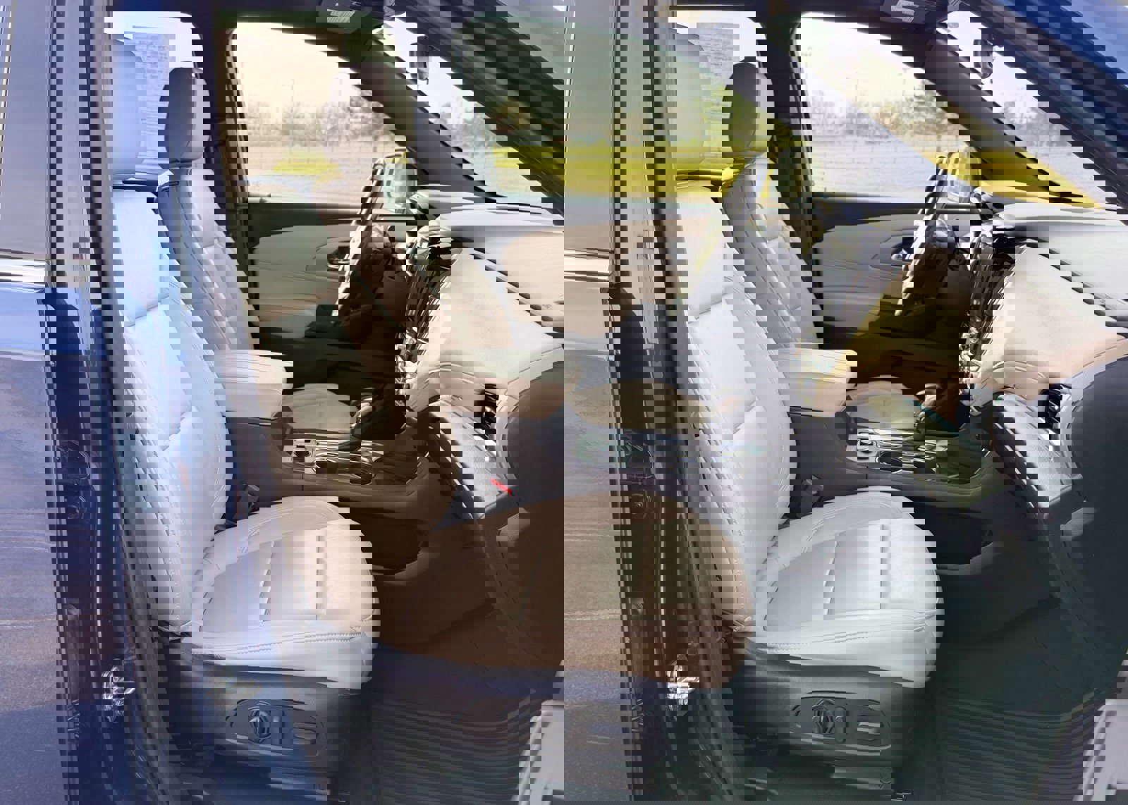 Used 2023 Chevrolet Traverse LT image 24