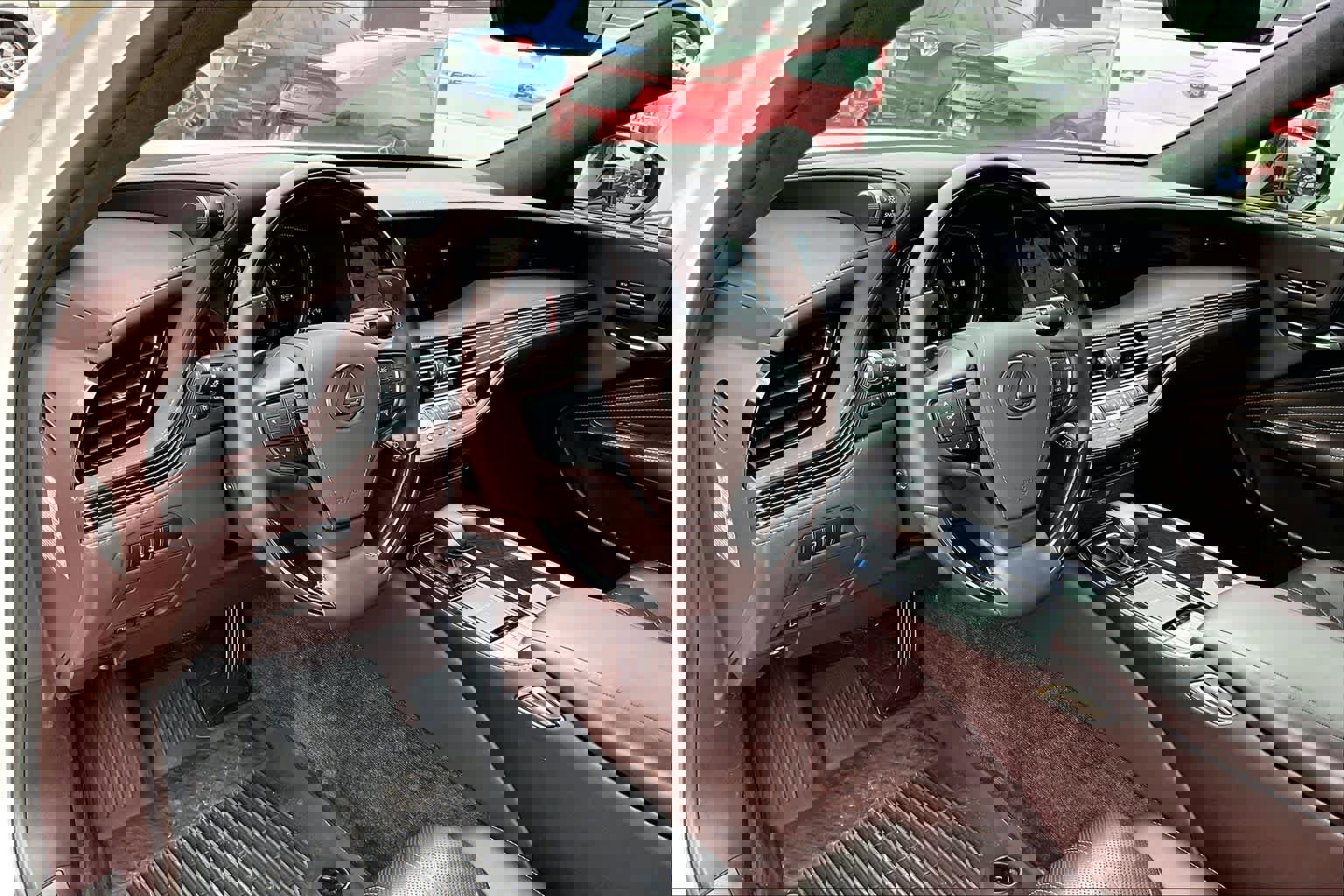 Used 2020 Lexus LS 500 w/ Interior Upgrade Package image 19