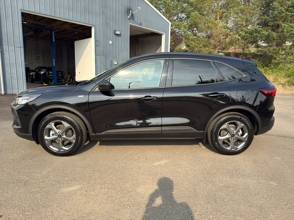 Certified 2025 Ford Escape Platinum AWD/4WD image 12